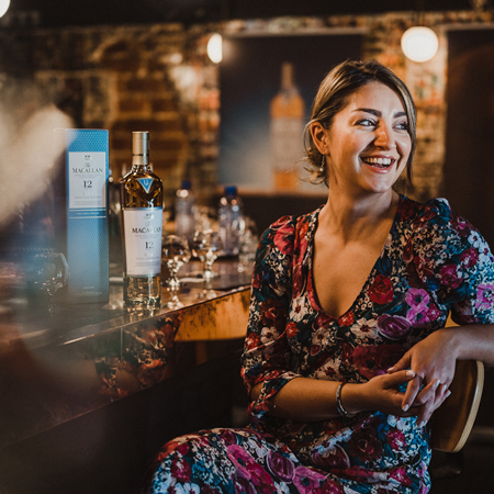 Explorați lumea The Macallan Single Malt printr-o degustare online exclusivă cu ambasadorul brandului Anna Metaxas